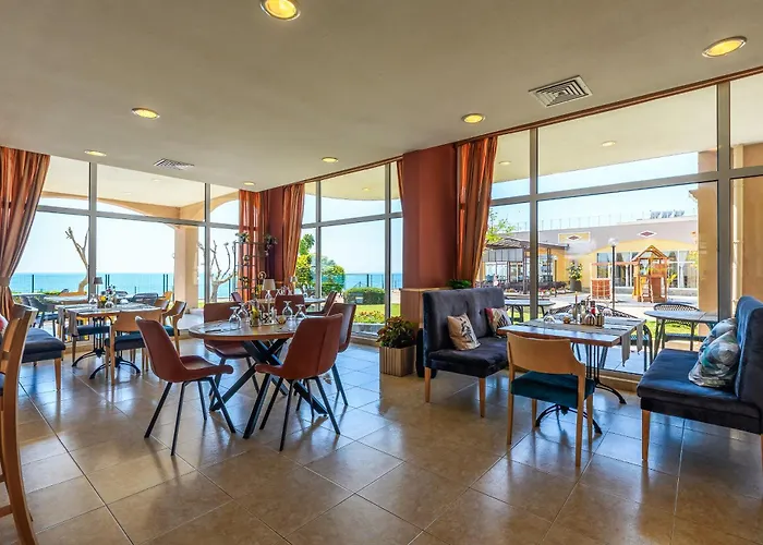 Midia Family Отель Ахелой